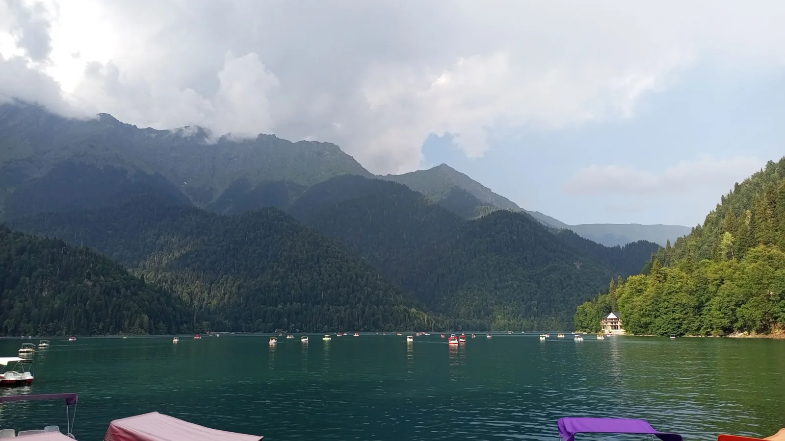 Озеро Рица в Абхазии: как добраться, цены и что посмотреть